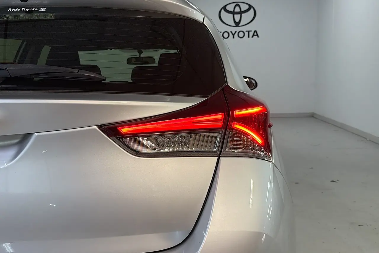2015 Toyota Corolla Gallery Image 9
