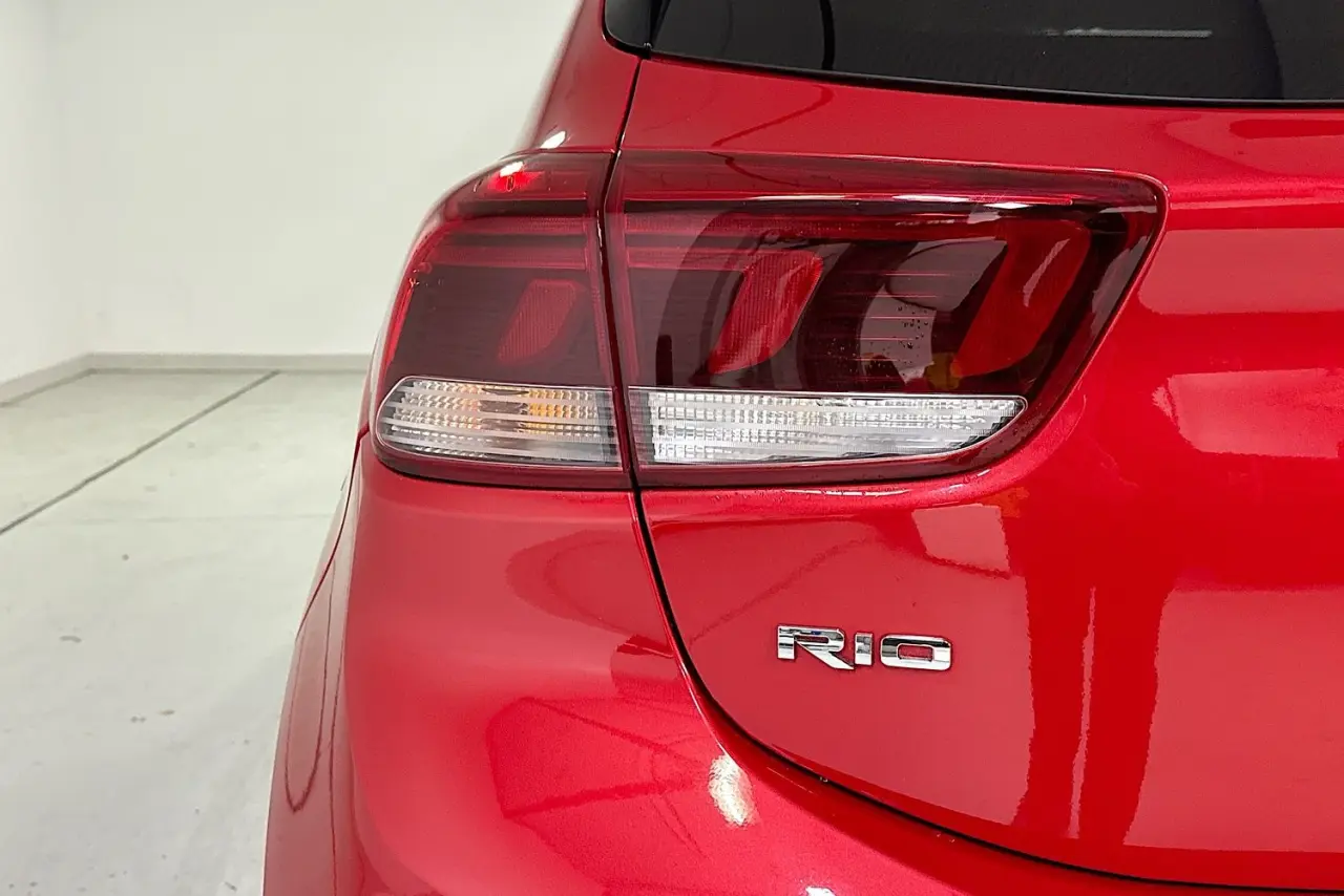 2021 Kia Rio Gallery Image 8