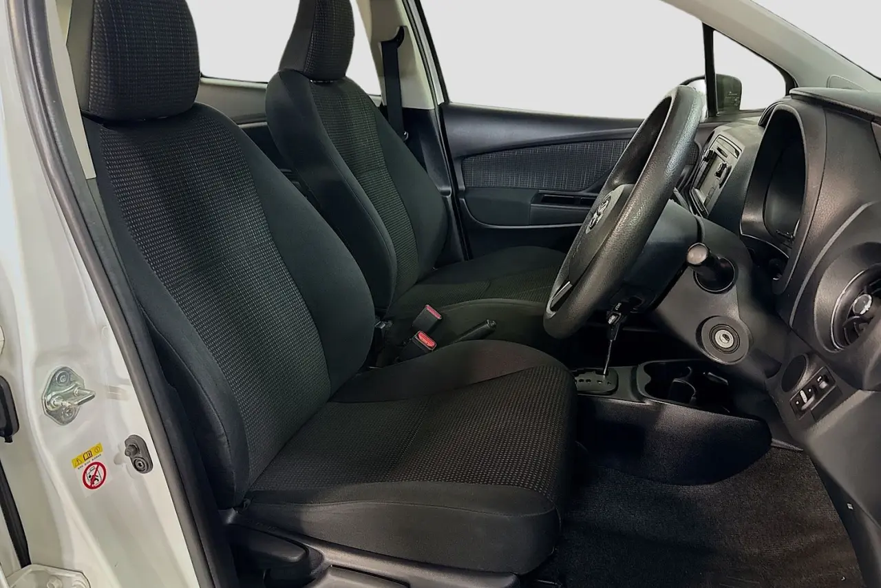 2019 Toyota Yaris Gallery Image 13