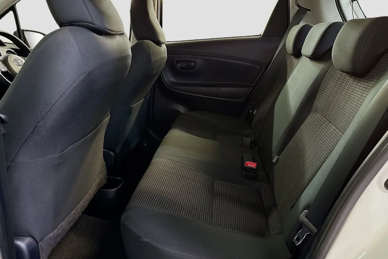 2019 Toyota Yaris Gallery Image 25