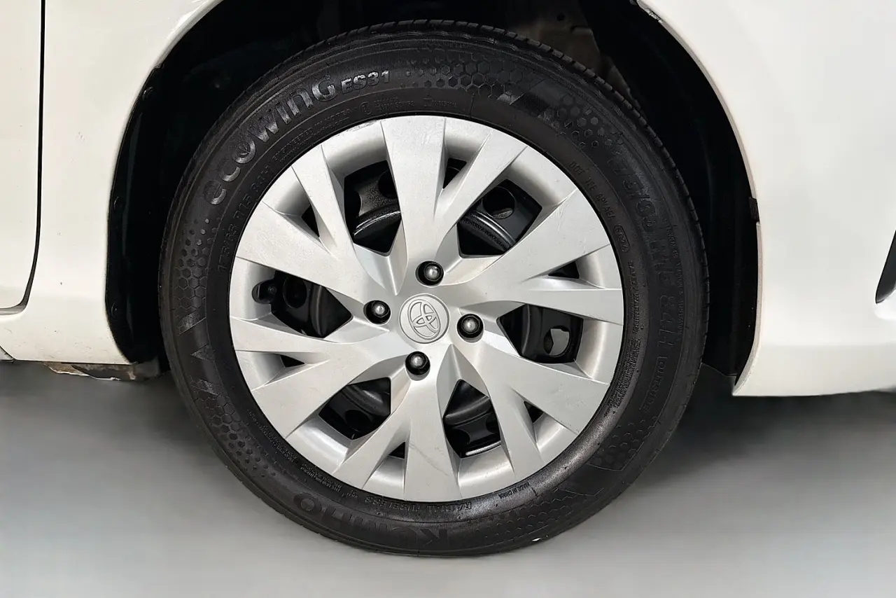 2019 Toyota Yaris Gallery Image 27