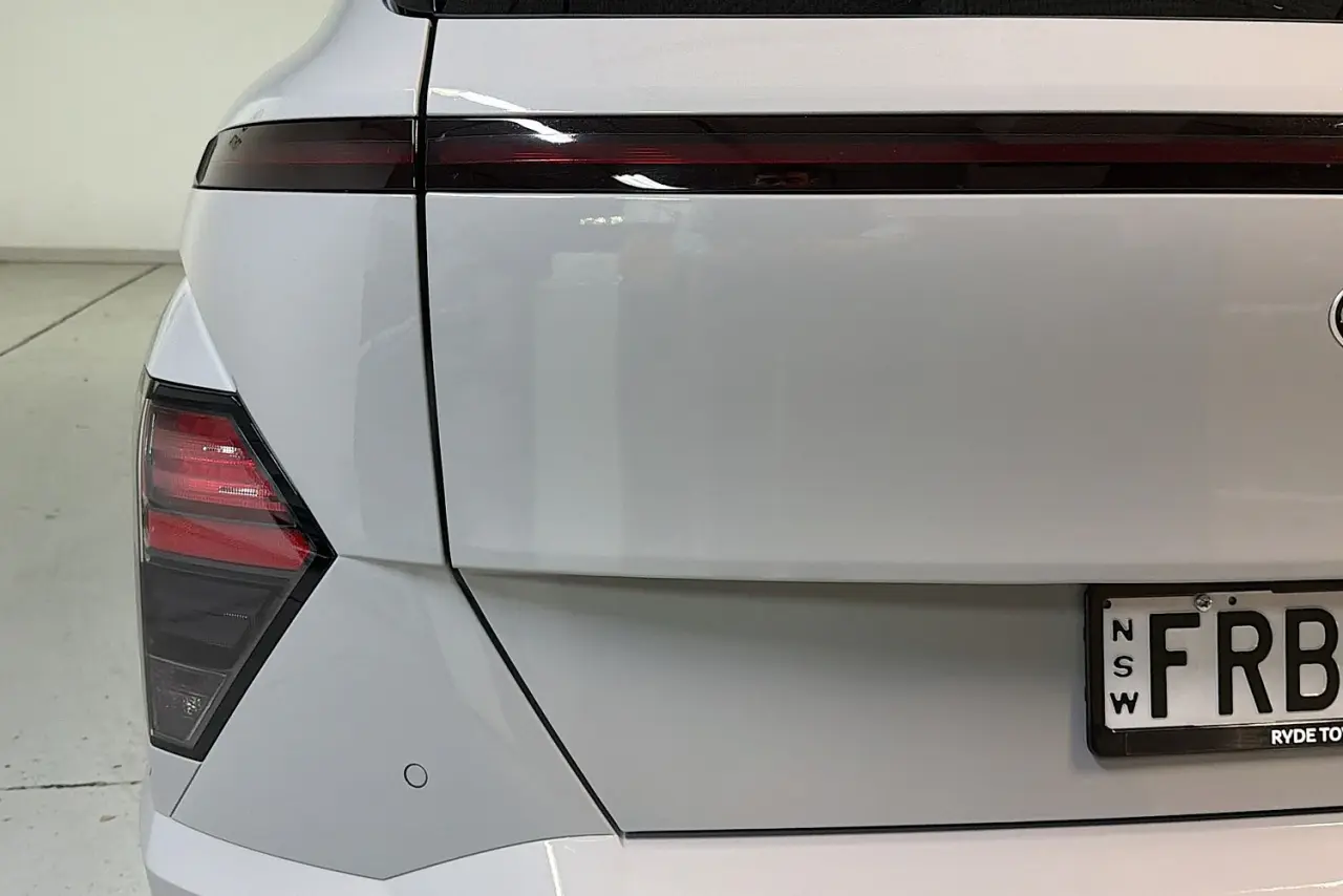 2025 Hyundai Kona Gallery Image 8