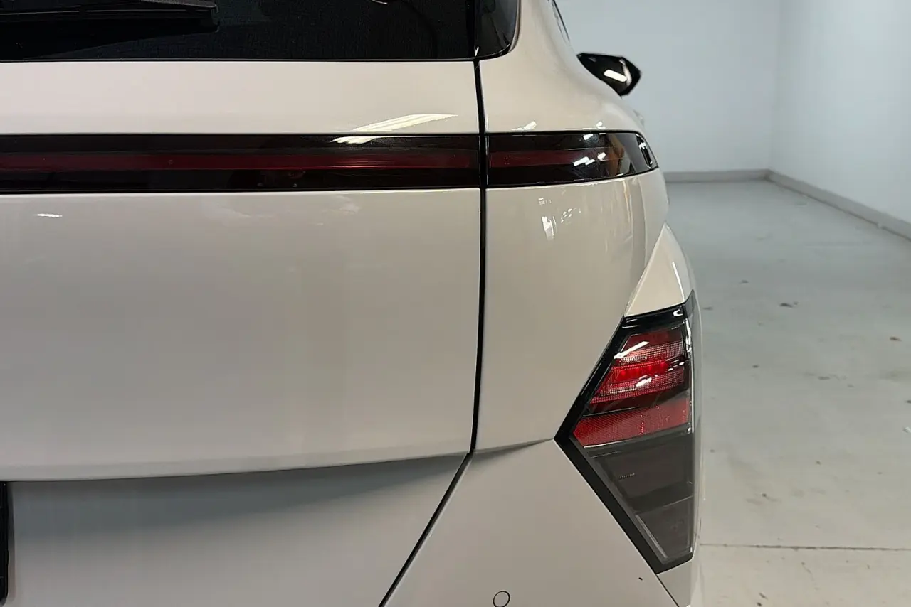 2025 Hyundai Kona Gallery Image 9