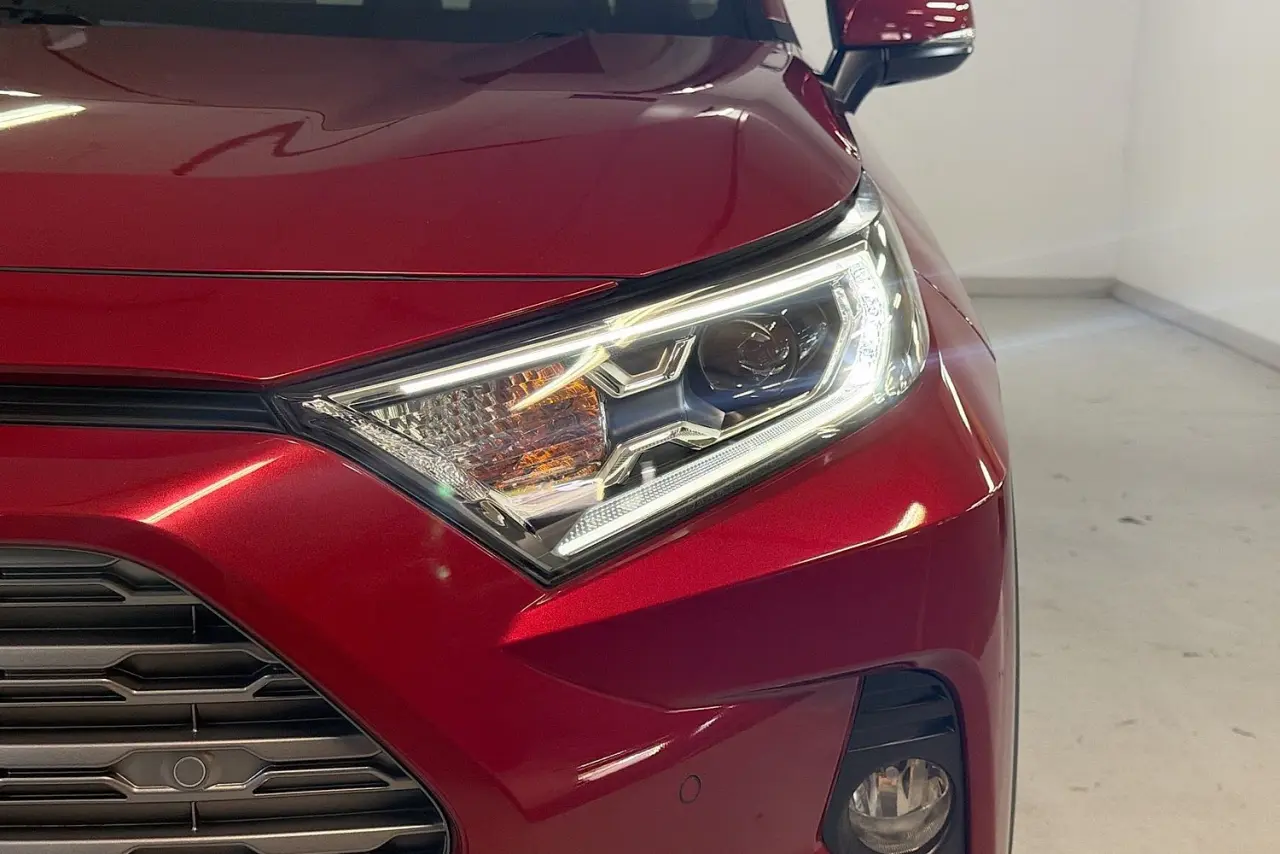 2019 Toyota RAV4 Gallery Image 3