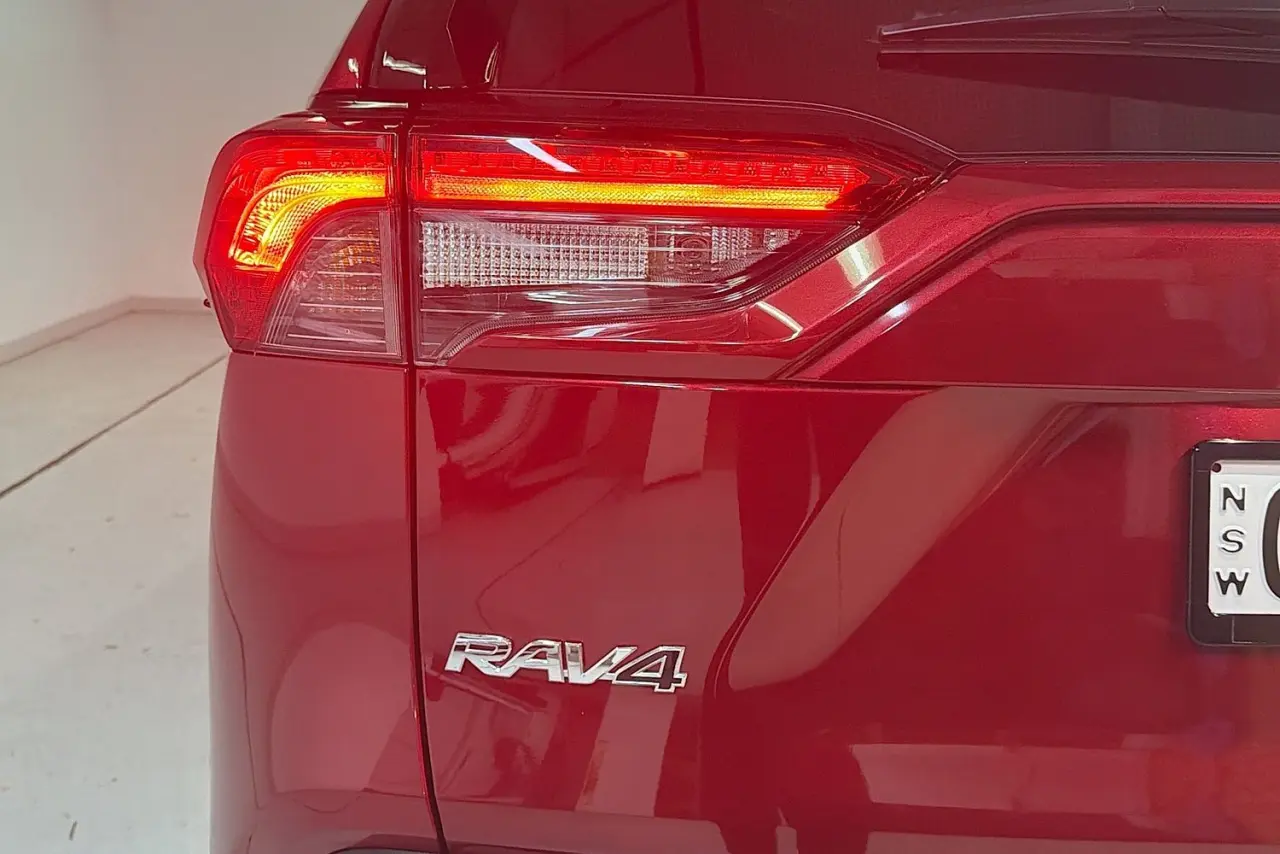 2019 Toyota RAV4 Gallery Image 8