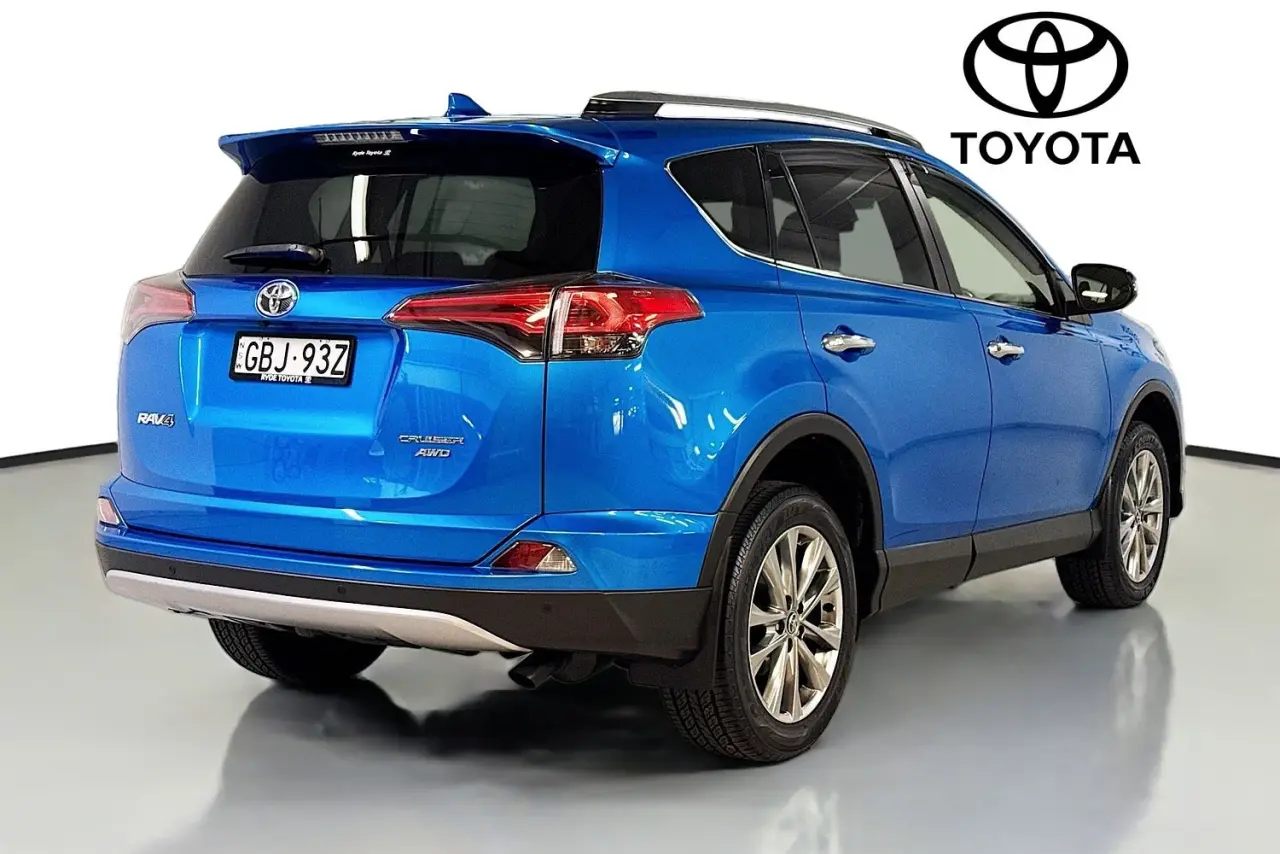 2017 Toyota RAV4 Gallery Image 10
