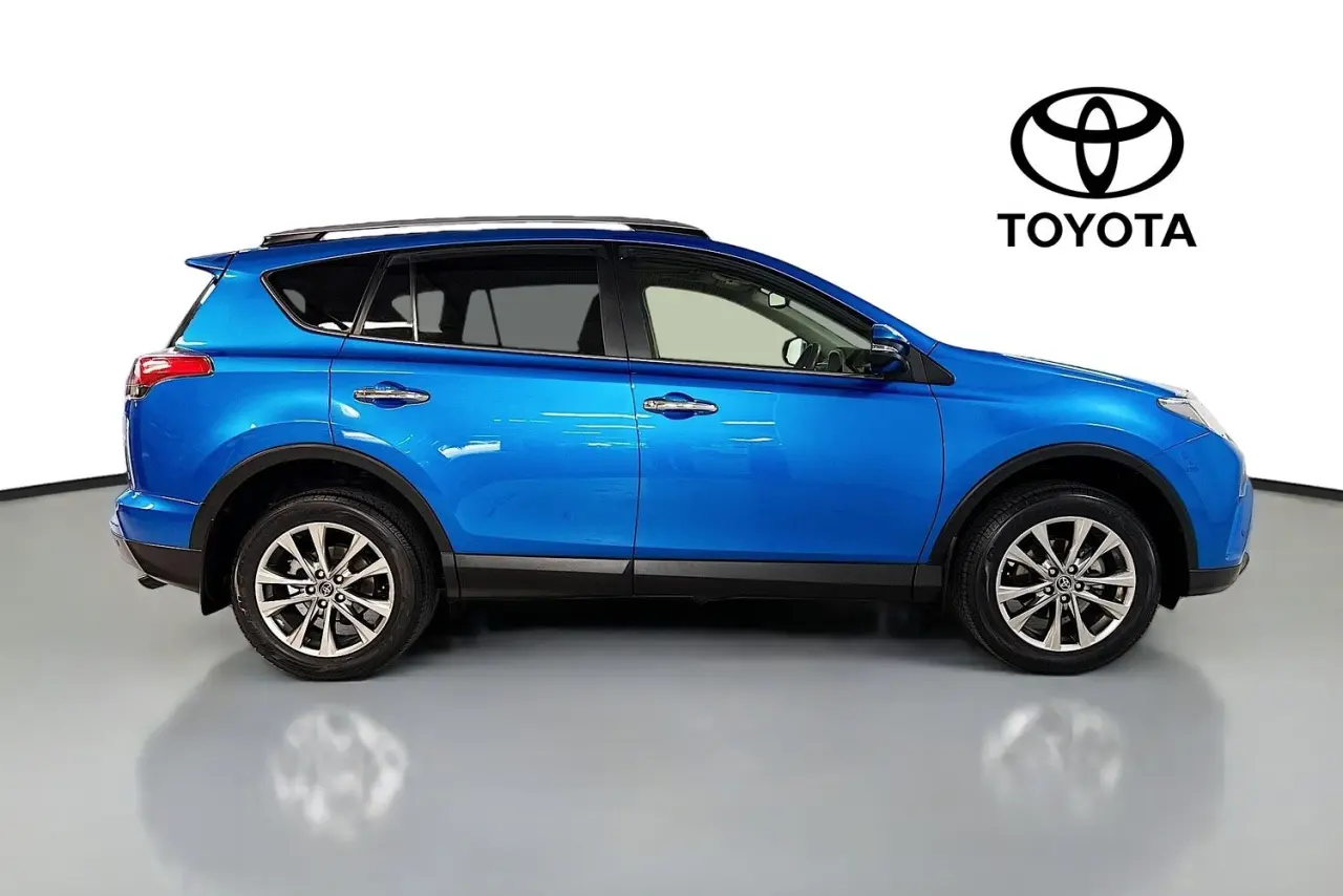 2017 Toyota RAV4 Gallery Image 11