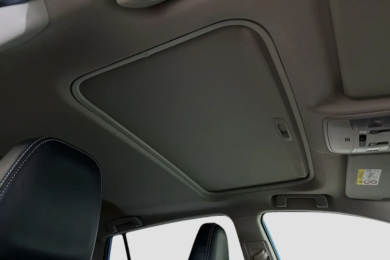 2017 Toyota RAV4 Gallery Image 12