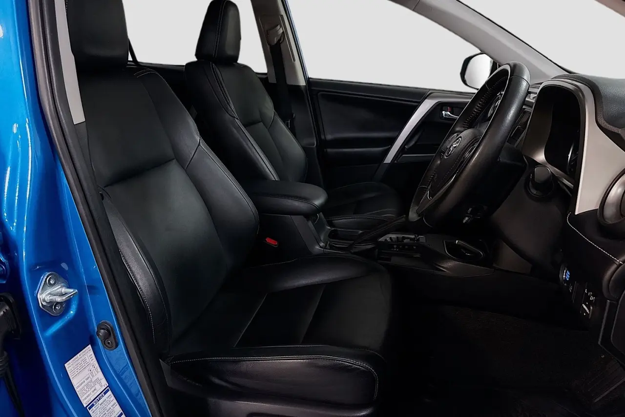 2017 Toyota RAV4 Gallery Image 13