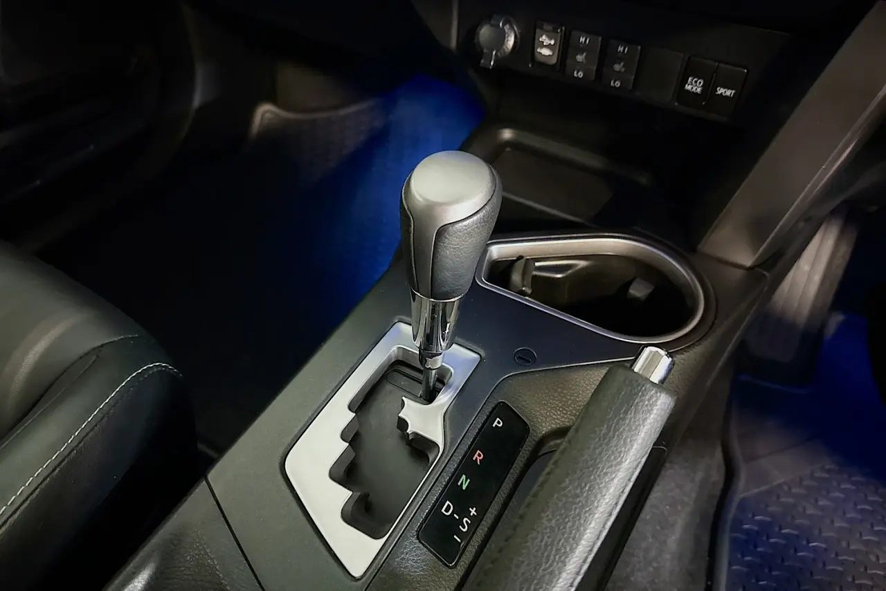 2017 Toyota RAV4 Gallery Image 18