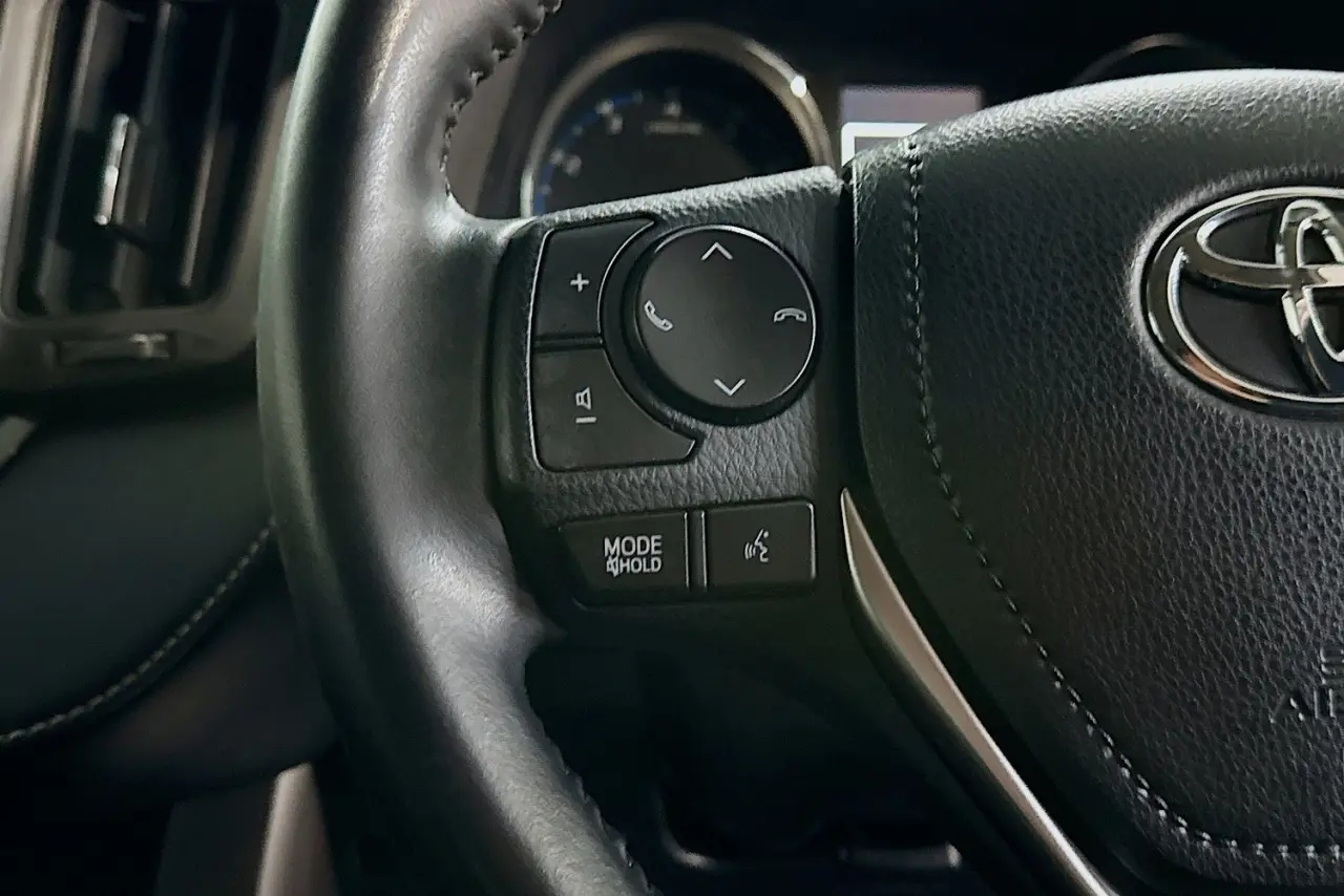 2017 Toyota RAV4 Gallery Image 19