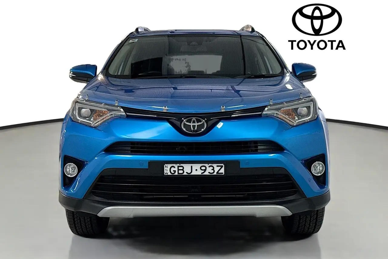 2017 Toyota RAV4 Gallery Image 2