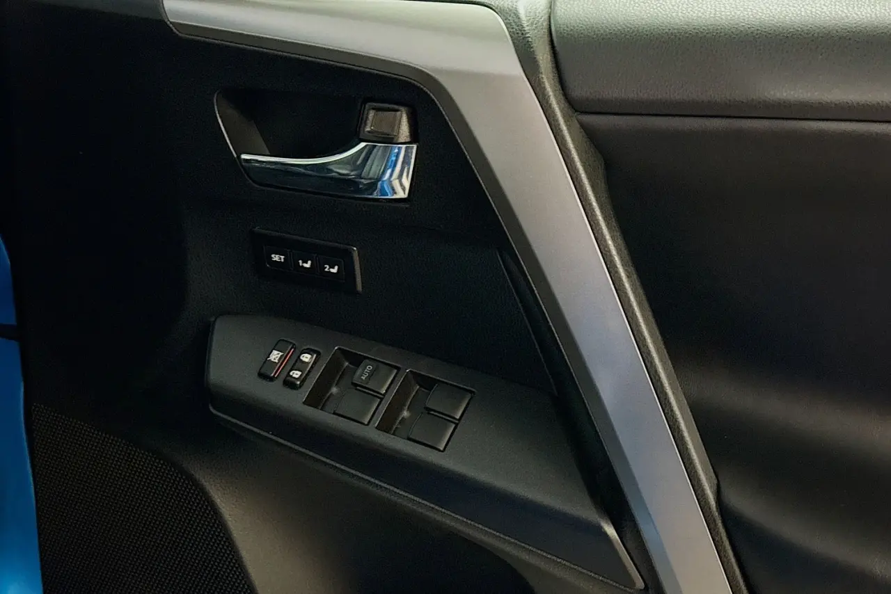 2017 Toyota RAV4 Gallery Image 24