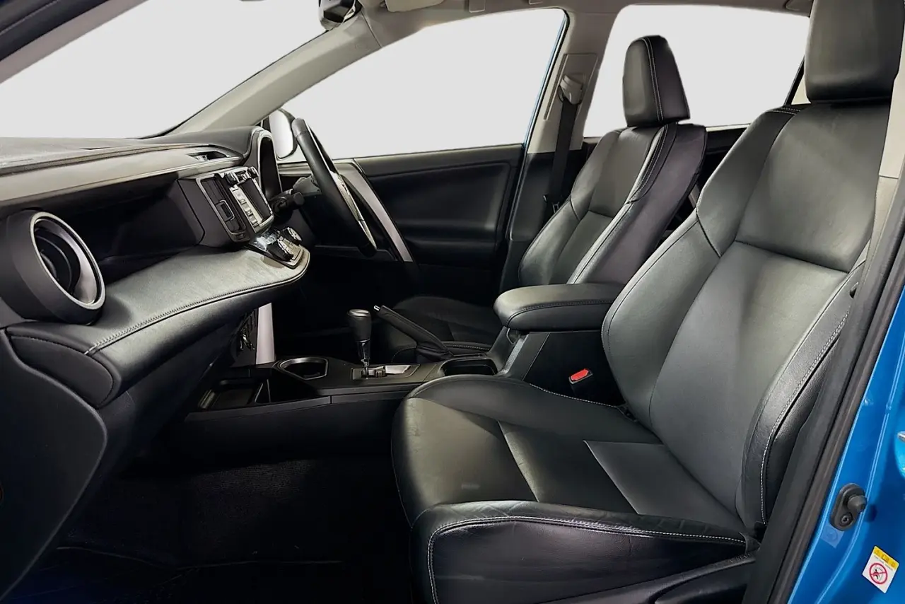 2017 Toyota RAV4 Gallery Image 25
