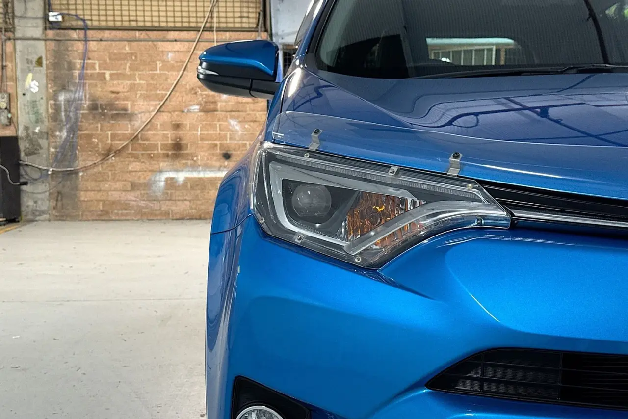 2017 Toyota RAV4 Gallery Image 3