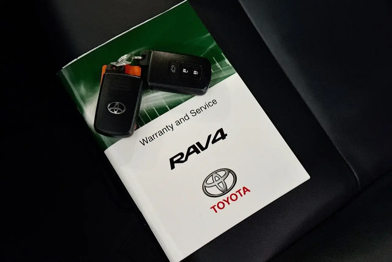 2017 Toyota RAV4 Gallery Image 30