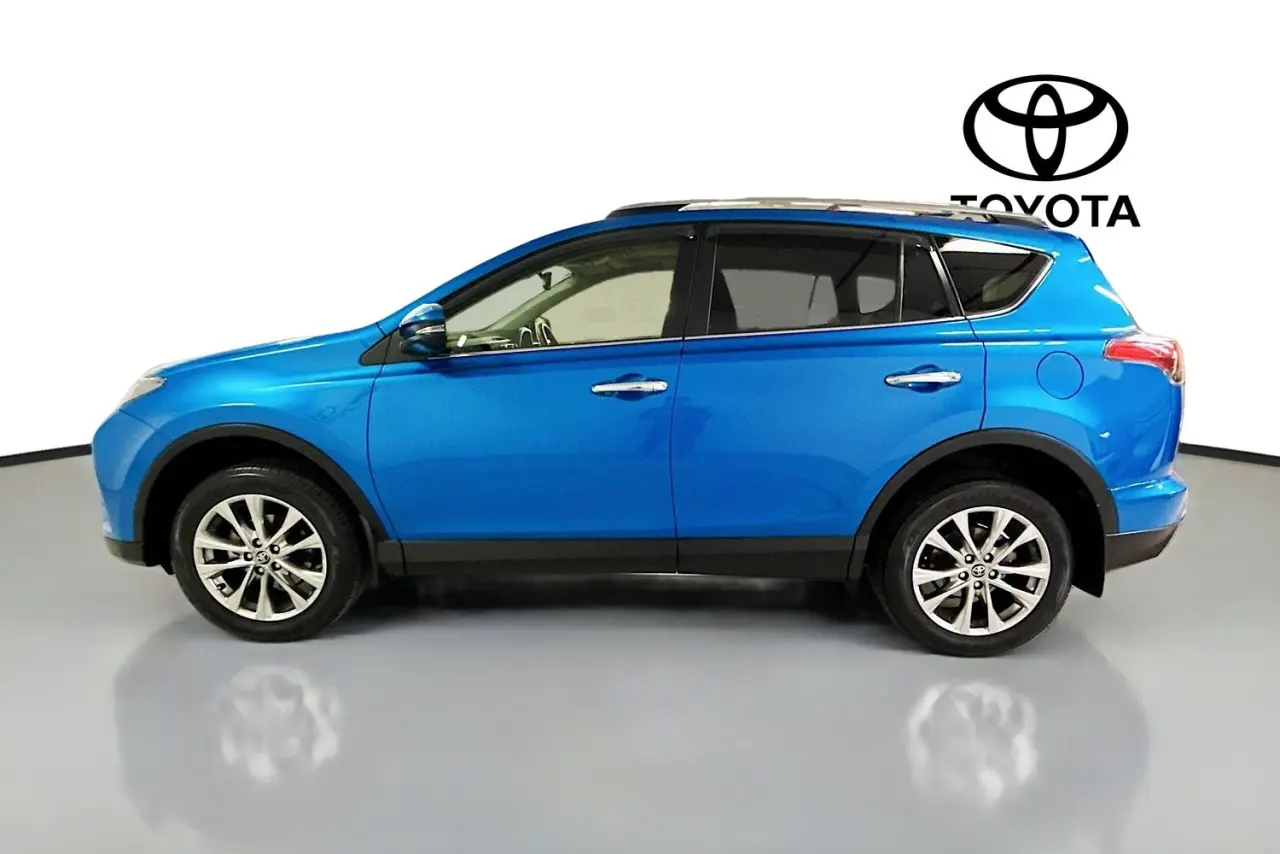2017 Toyota RAV4 Gallery Image 5