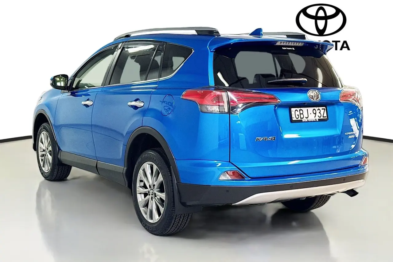 2017 Toyota RAV4 Gallery Image 6