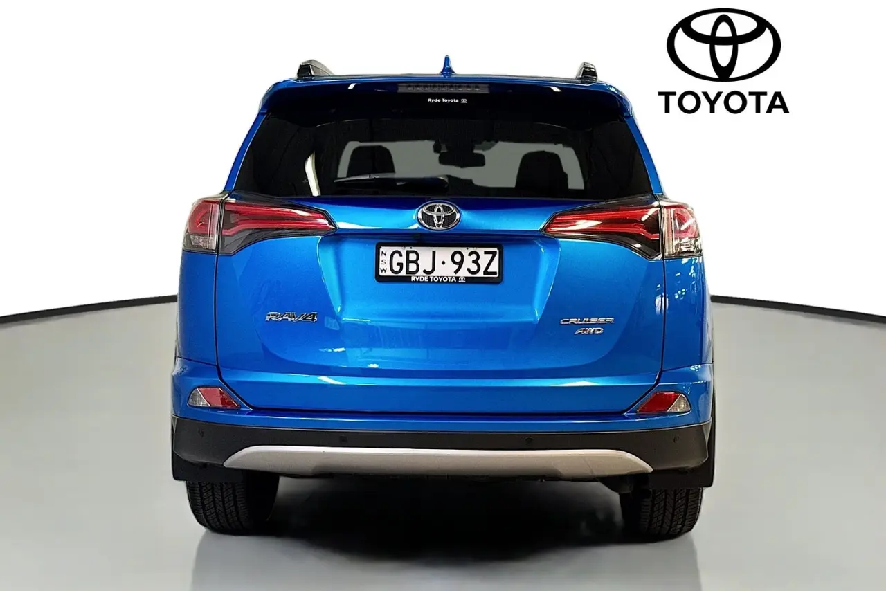 2017 Toyota RAV4 Gallery Image 7