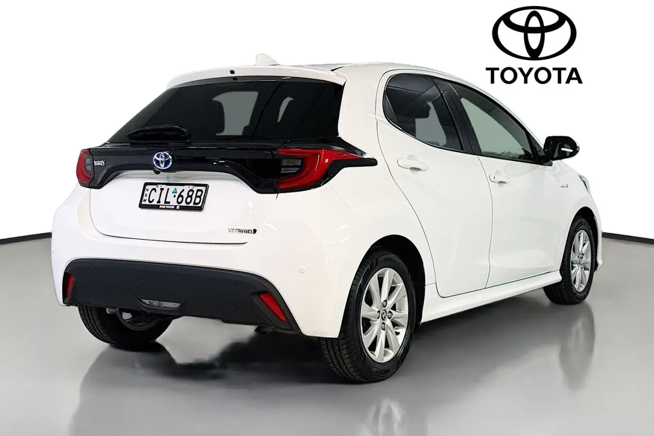 2021 Toyota Yaris Gallery Image 10