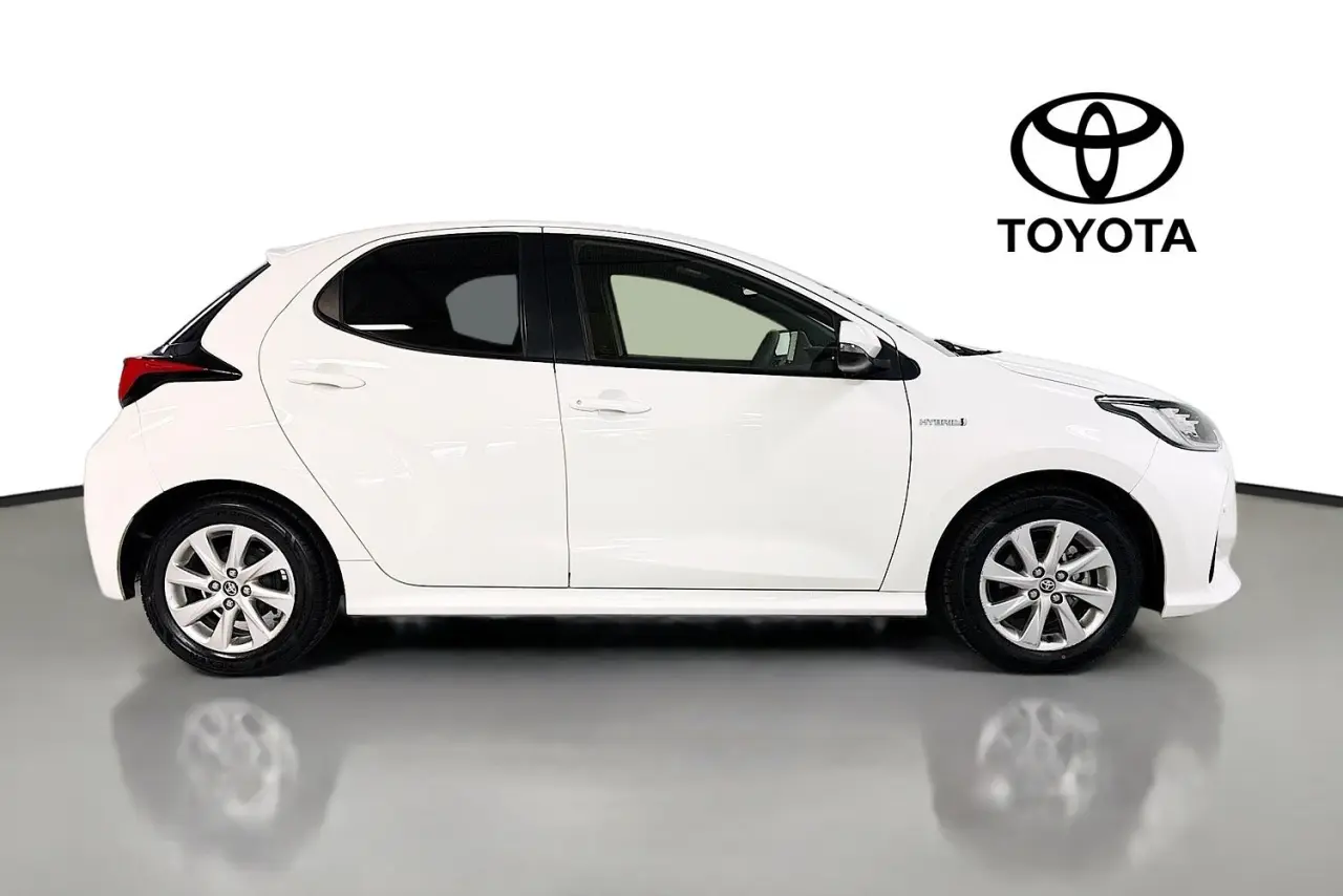 2021 Toyota Yaris Gallery Image 11