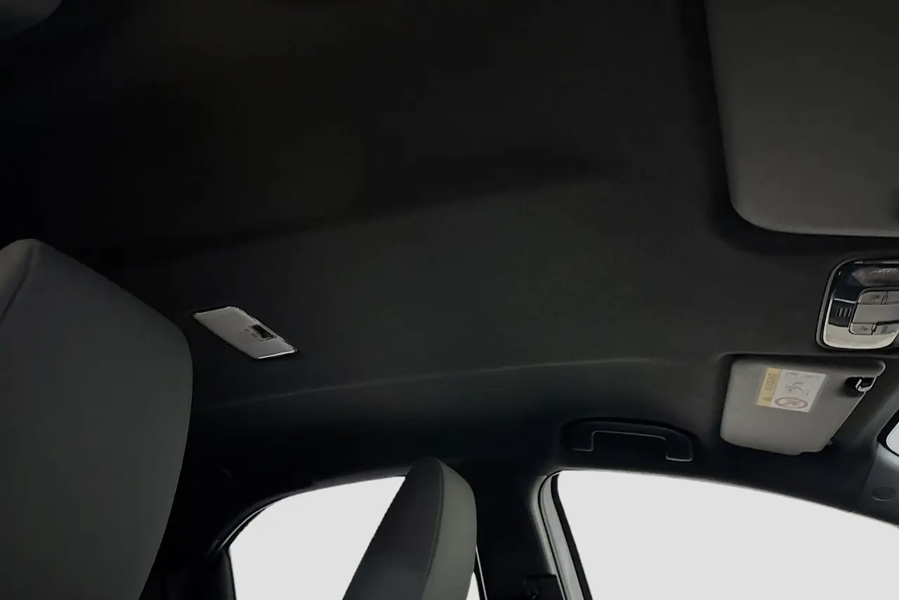 2021 Toyota Yaris Gallery Image 12