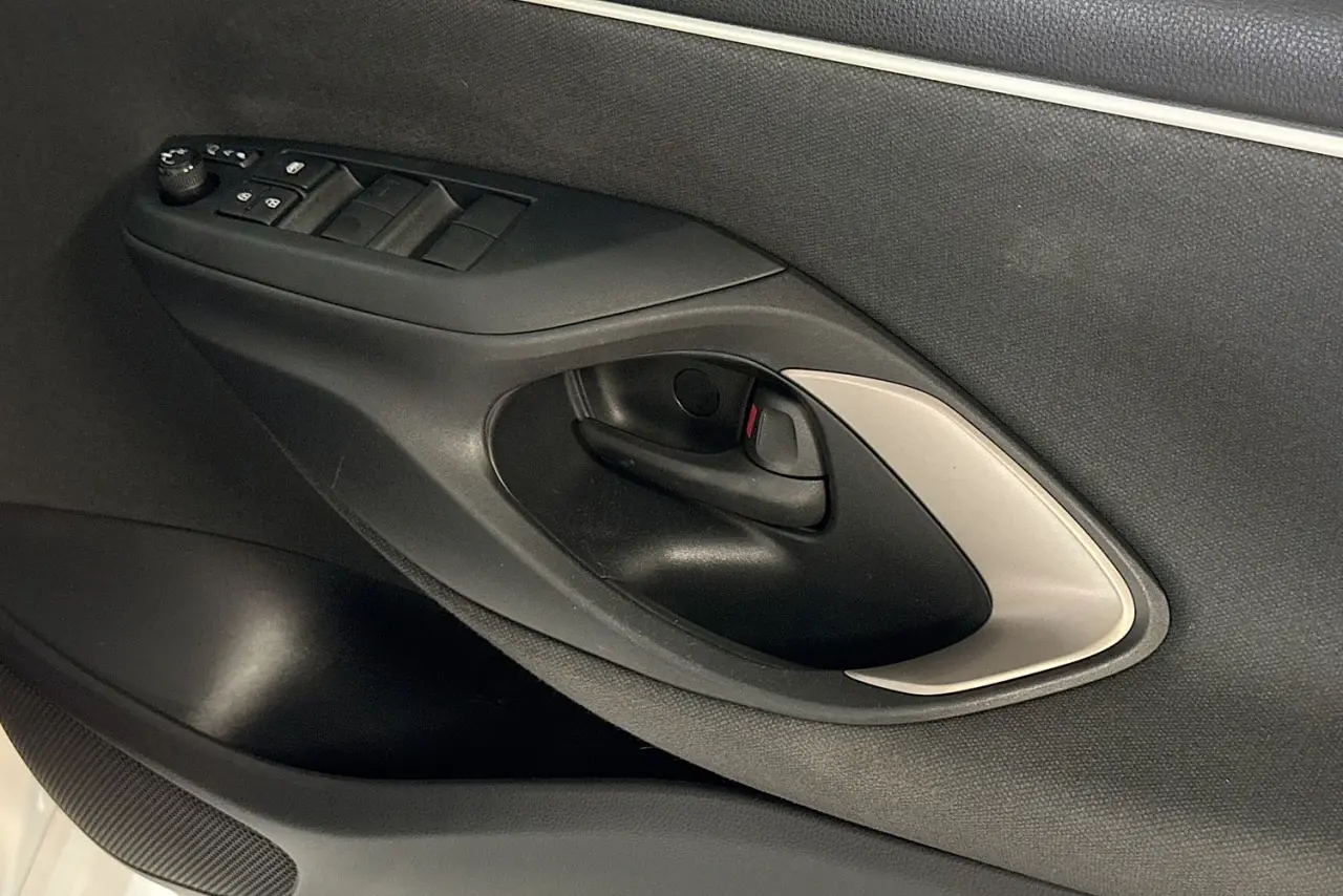 2021 Toyota Yaris Gallery Image 24