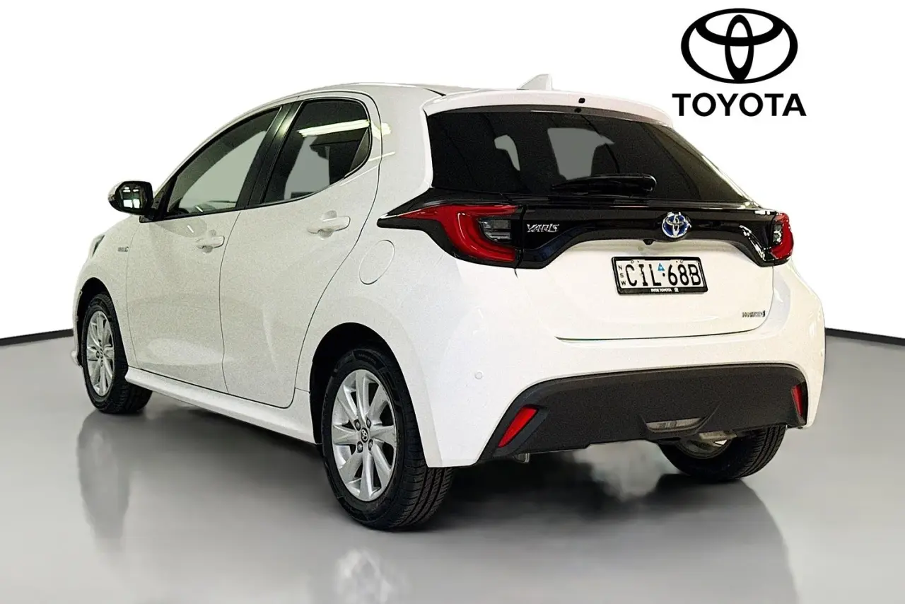 2021 Toyota Yaris Gallery Image 6