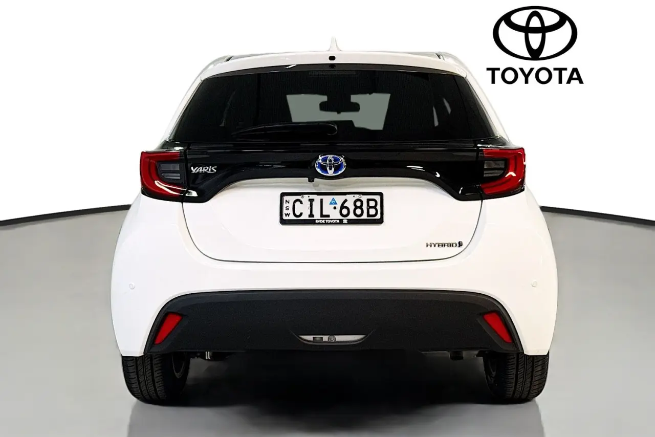 2021 Toyota Yaris Gallery Image 7