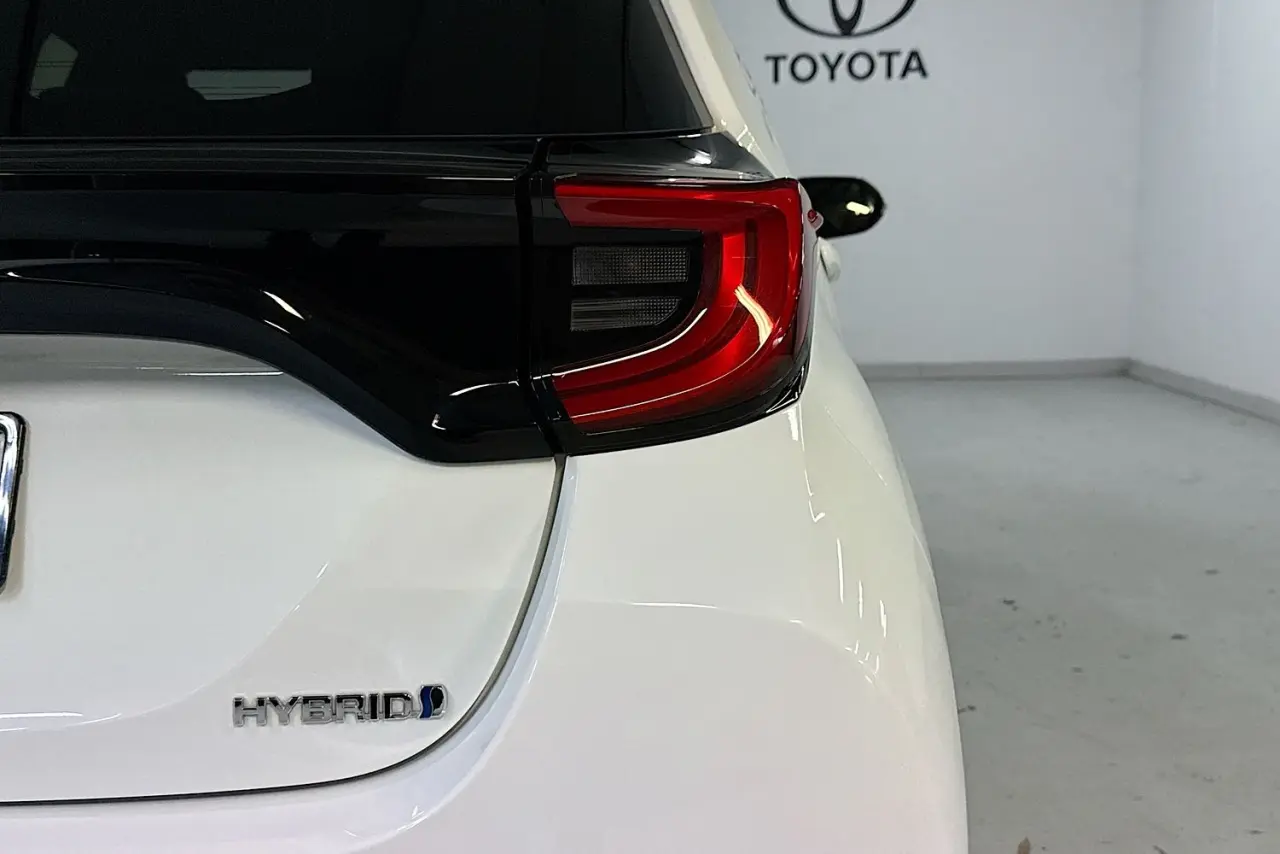 2021 Toyota Yaris Gallery Image 9
