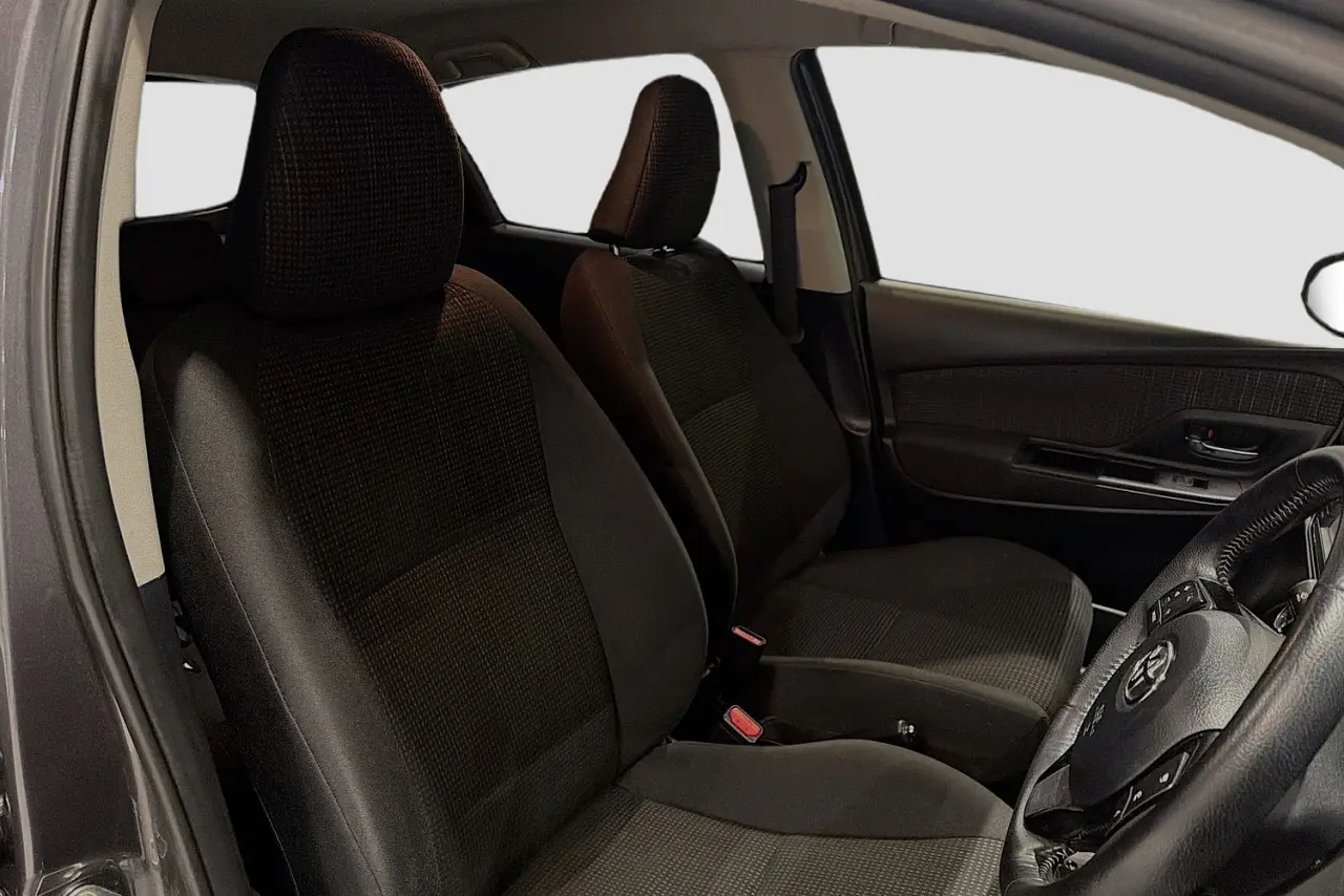 2020 Toyota Yaris Gallery Image 13