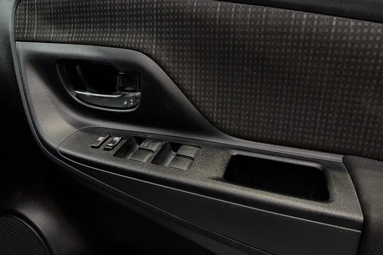 2020 Toyota Yaris Gallery Image 24