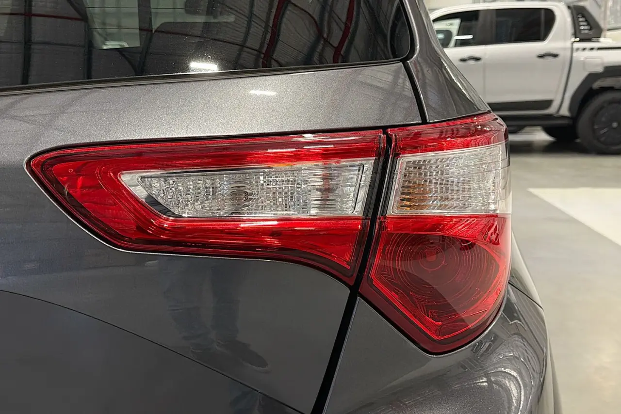 2020 Toyota Yaris Gallery Image 9