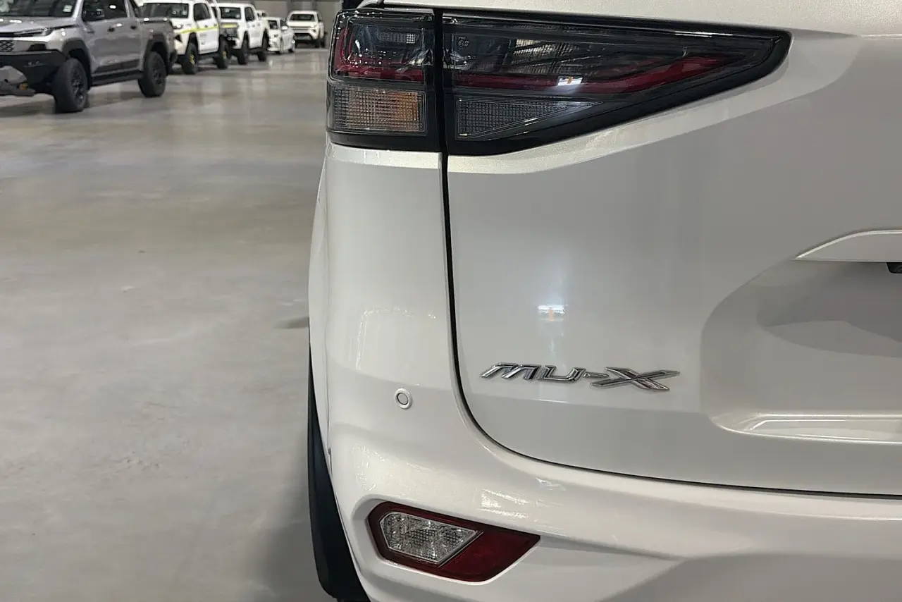 2024 Isuzu MU-X Gallery Image 8