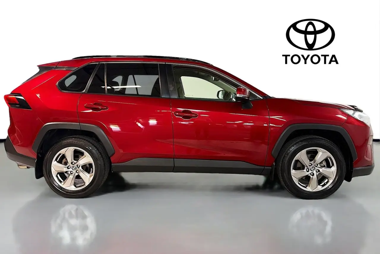 2020 Toyota RAV4 Gallery Image 11