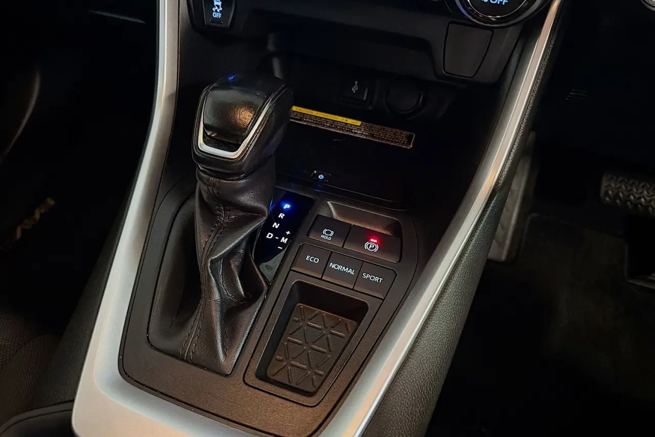 2020 Toyota RAV4 Gallery Image 18