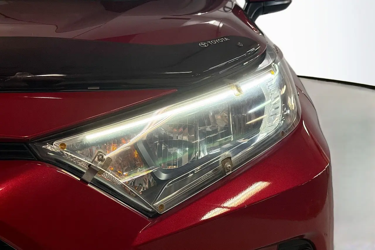 2020 Toyota RAV4 Gallery Image 3