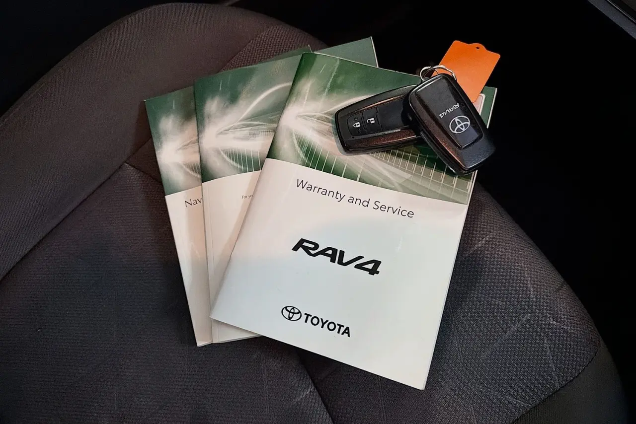 2020 Toyota RAV4 Gallery Image 30
