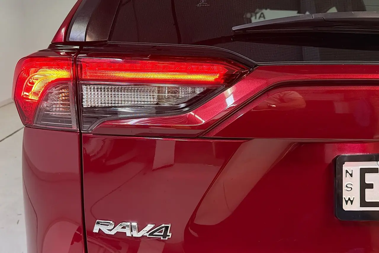 2020 Toyota RAV4 Gallery Image 8