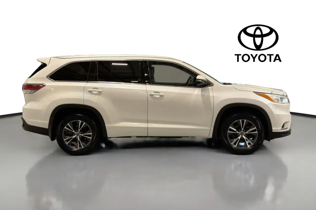 2016 Toyota Kluger Gallery Image 11