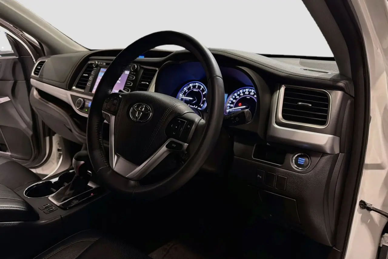 2016 Toyota Kluger Gallery Image 23