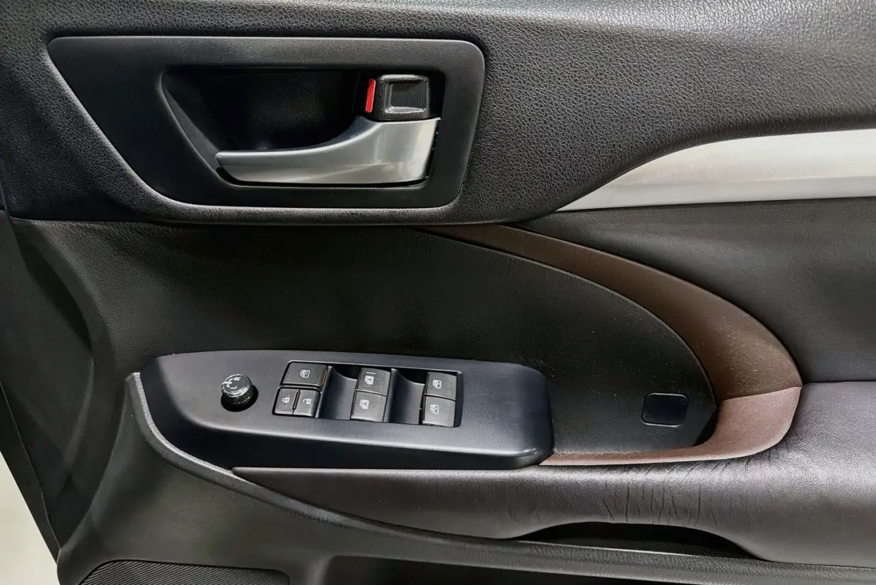 2016 Toyota Kluger Gallery Image 24