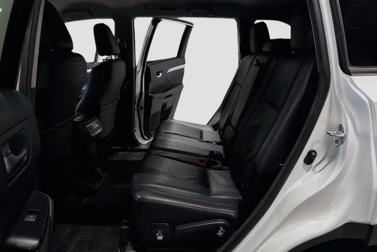 2016 Toyota Kluger Gallery Image 26