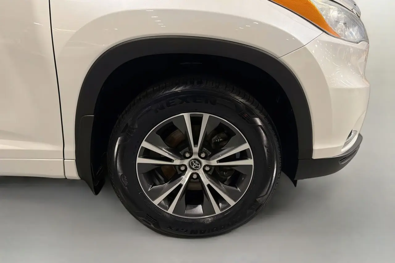 2016 Toyota Kluger Gallery Image 28
