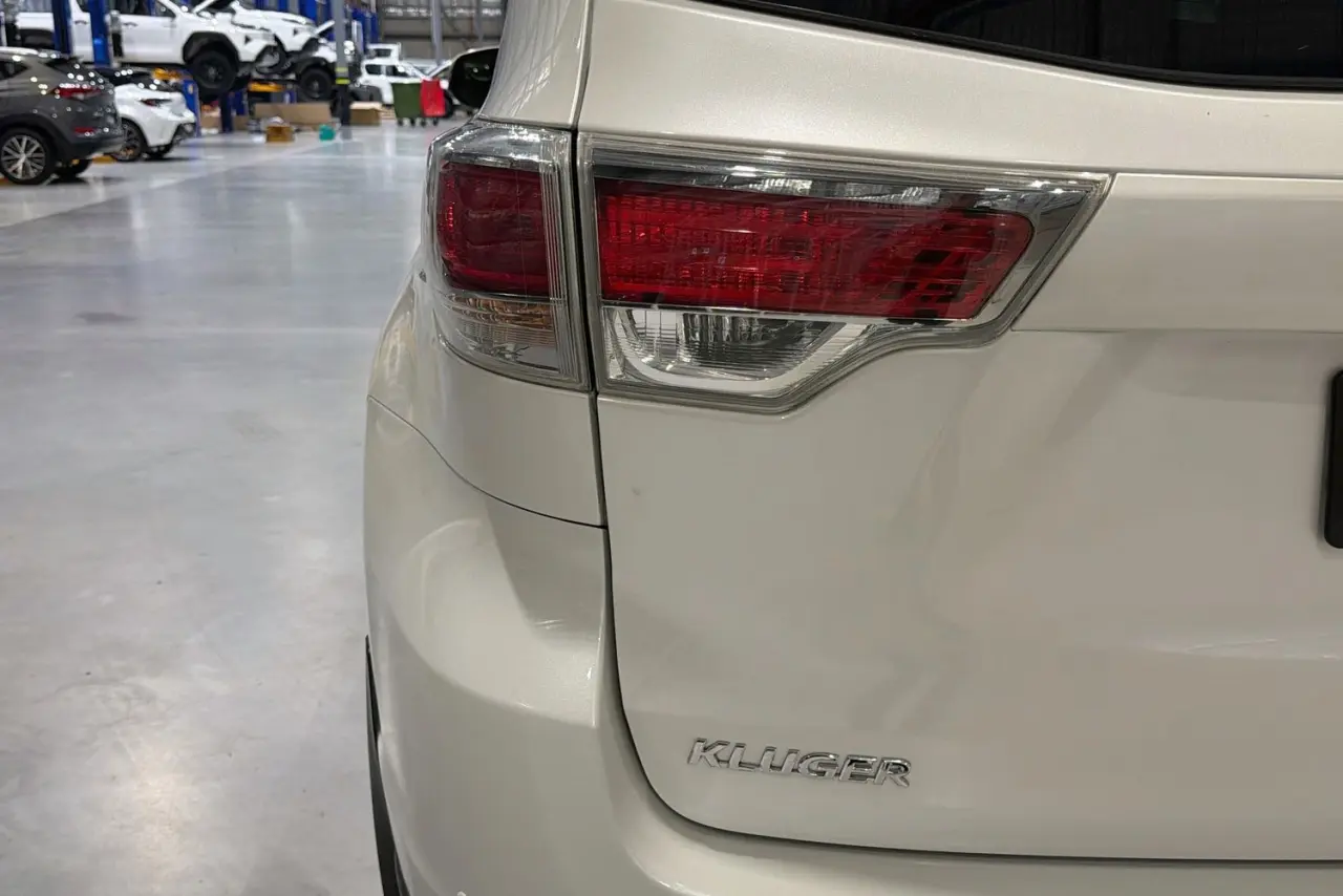 2016 Toyota Kluger Gallery Image 8