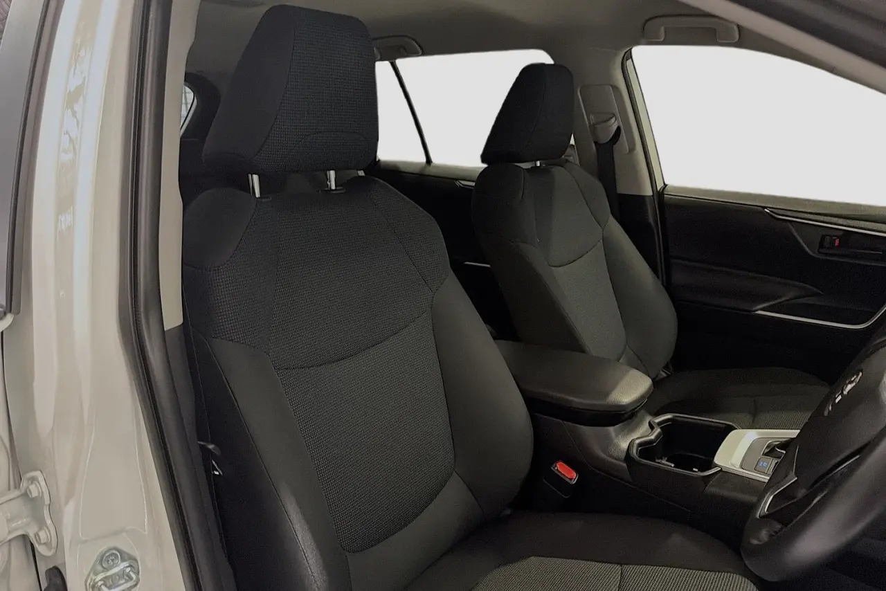 2022 Toyota RAV4 Gallery Image 13