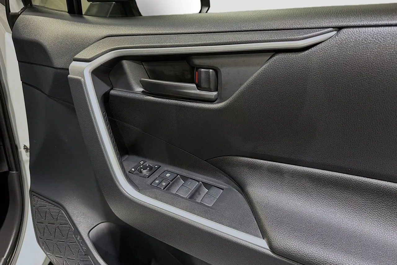 2022 Toyota RAV4 Gallery Image 23