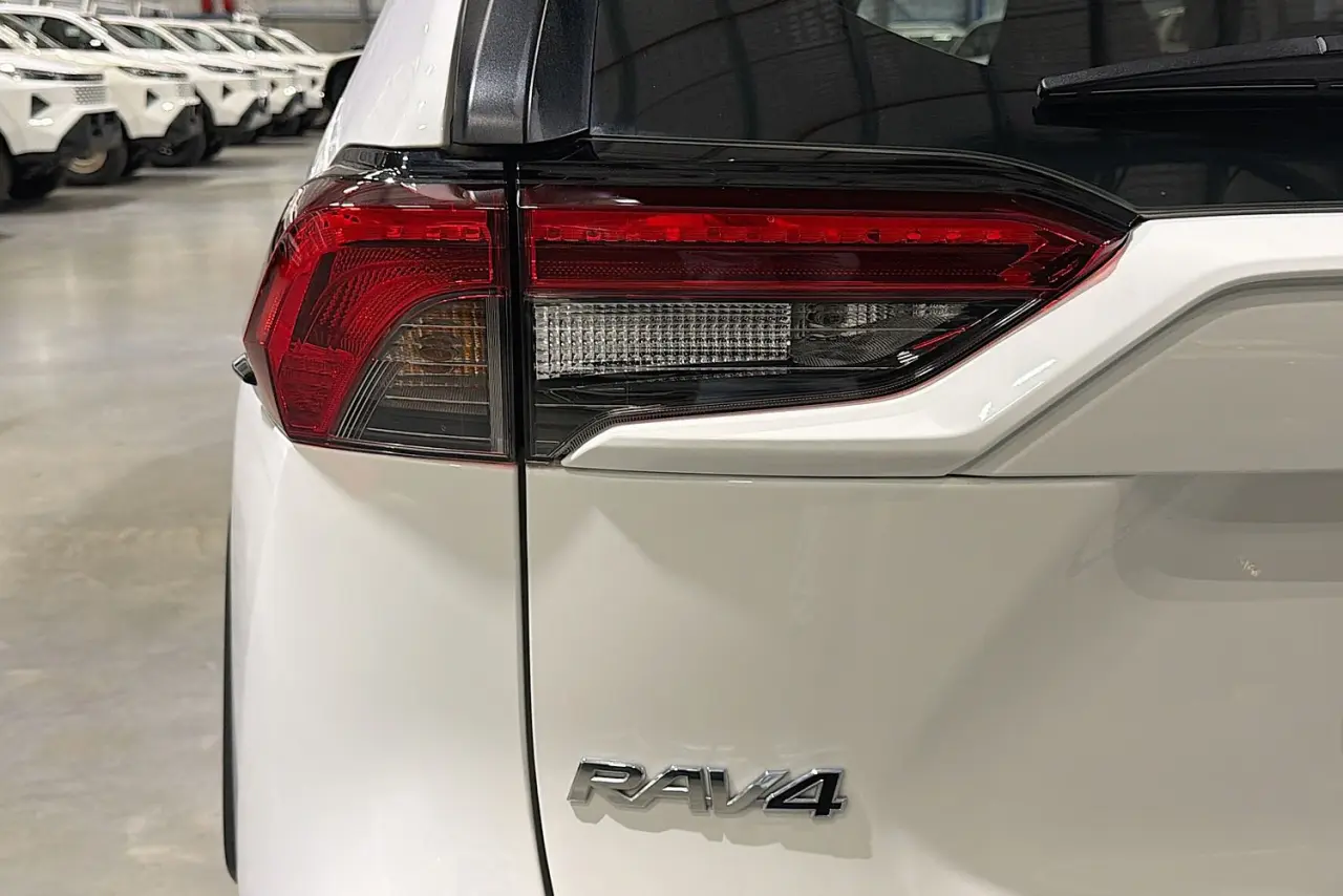 2022 Toyota RAV4 Gallery Image 8