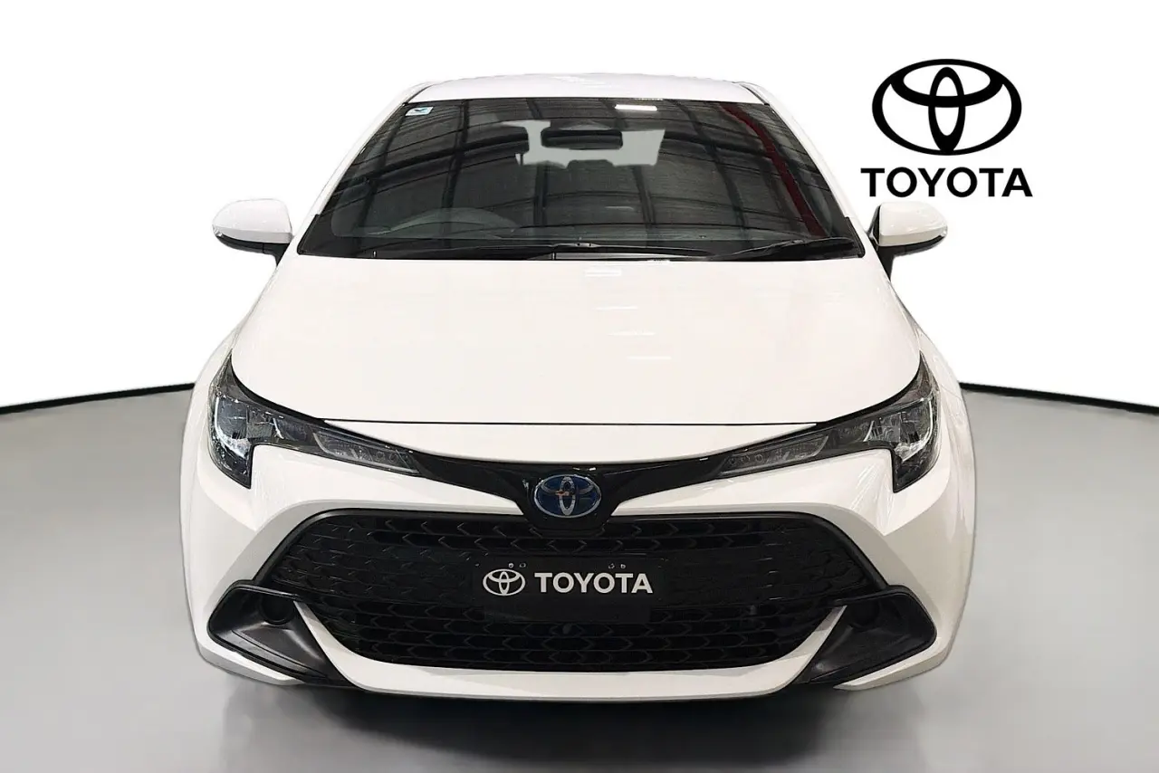 2025 Toyota Corolla Gallery Image 2