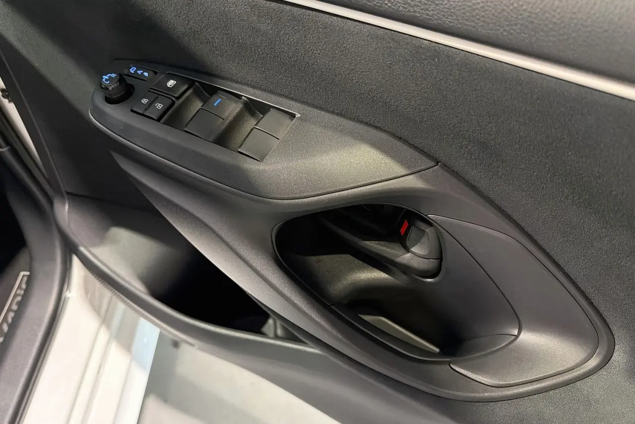 2023 Toyota Yaris Gallery Image 24